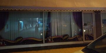 6 detenidos por destrozos en un local de disfraces