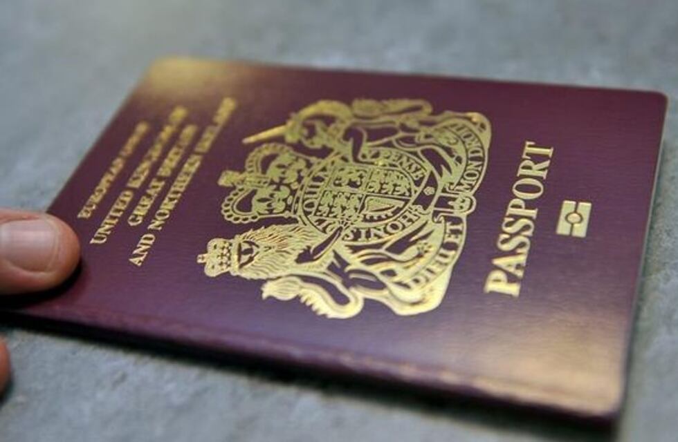 El Reino Unido borra el sello de la Unión Europea de sus pasaportes