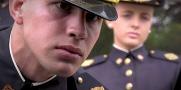 El homenaje de los cadetes de la escuela de Aviación a los excombatientes de Malvinas\u002E