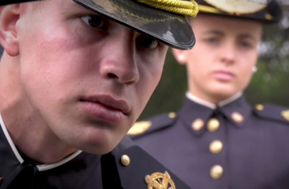 Conmovedor: el homenaje a los ex combatientes de Malvinas de los cadetes de la Escuela de Aviación