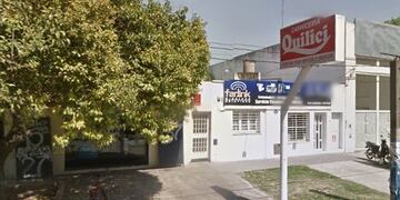 Un carnicero vende la carne en cuotas en Granadero Baigorria\u002E (Street View)