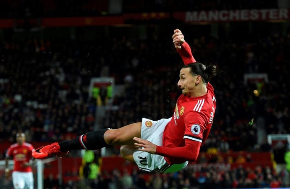 "Los leones no se recuperan como los humanos", dijo Ibrahimovic tras su vuelta a las canchas