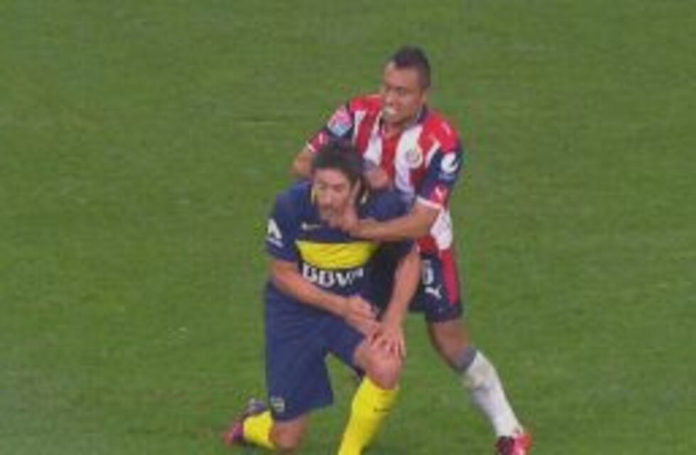 ¡Se fueron al humo en un amistoso! Así fue el cruce entre jugadores de Boca y Chivas