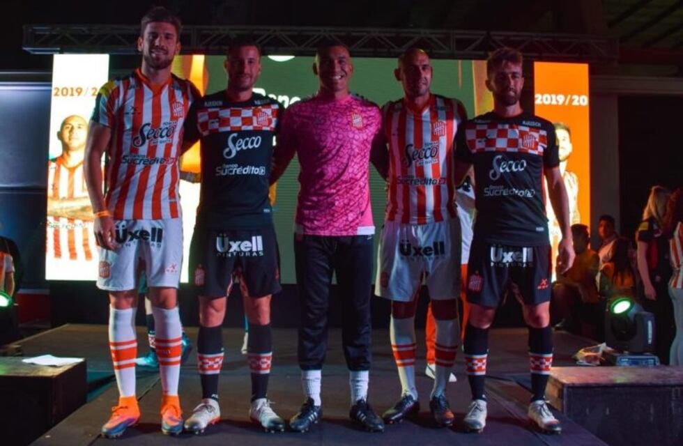 San Martín de Tucumán presentó su nueva indumentaria para la actual Primera Nacional