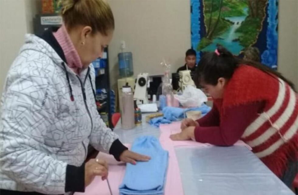 Candelaria: confeccionan abrigos para  niños de familias carenciadas
