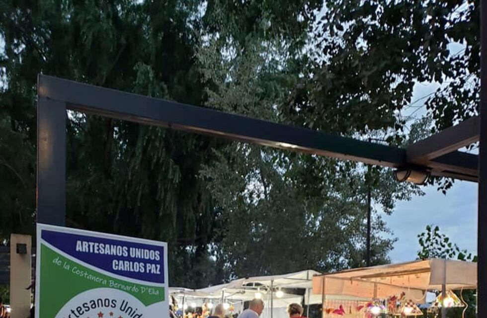 Carlos Paz: excelente "finde" para artesanos a orillas del nuevo puente peatonal