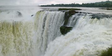 nublado en cataratas