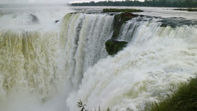 nublado en cataratas