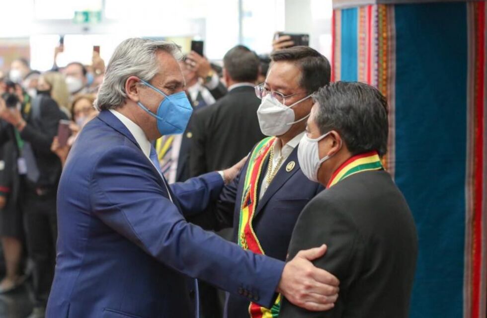 El país envió 10 toneladas de oxígeno medicinal a Bolivia para tratar pacientes con Covid-19