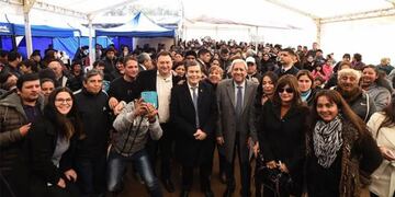 "Esta noche van a poder dormir 380 familias bajo un techo digno"