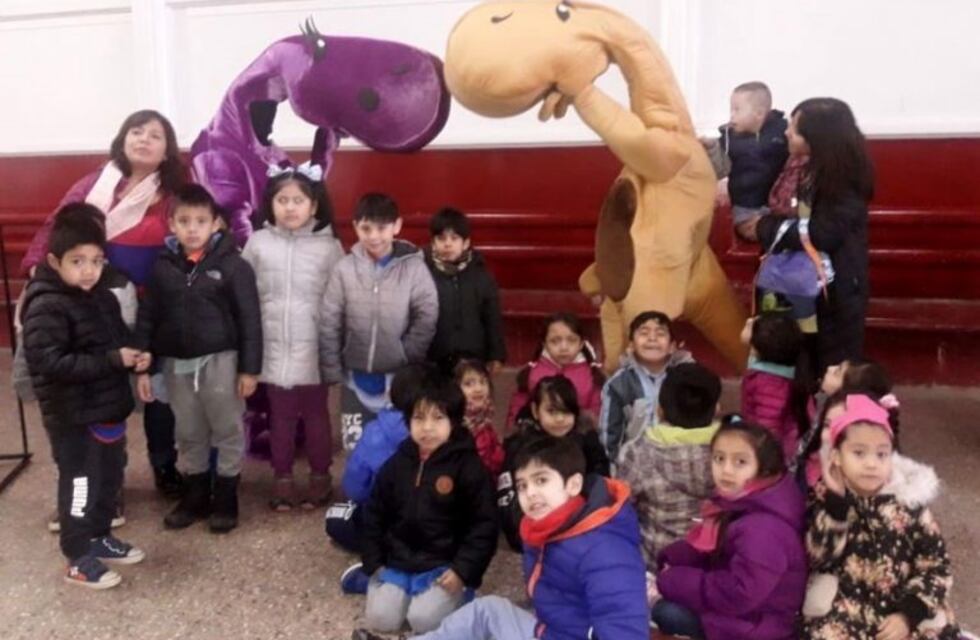 Río Turbio: visita del espectáculo "Tito y sus amigos"