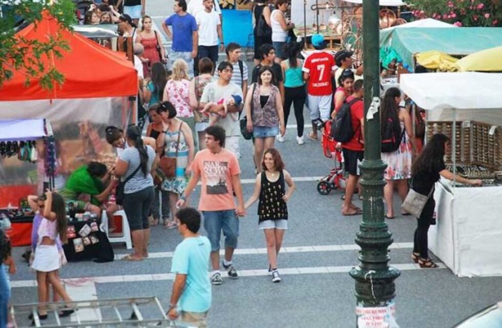 Vuelve la Feria del Regalo a la Plaza San Martín de Santa Rosa