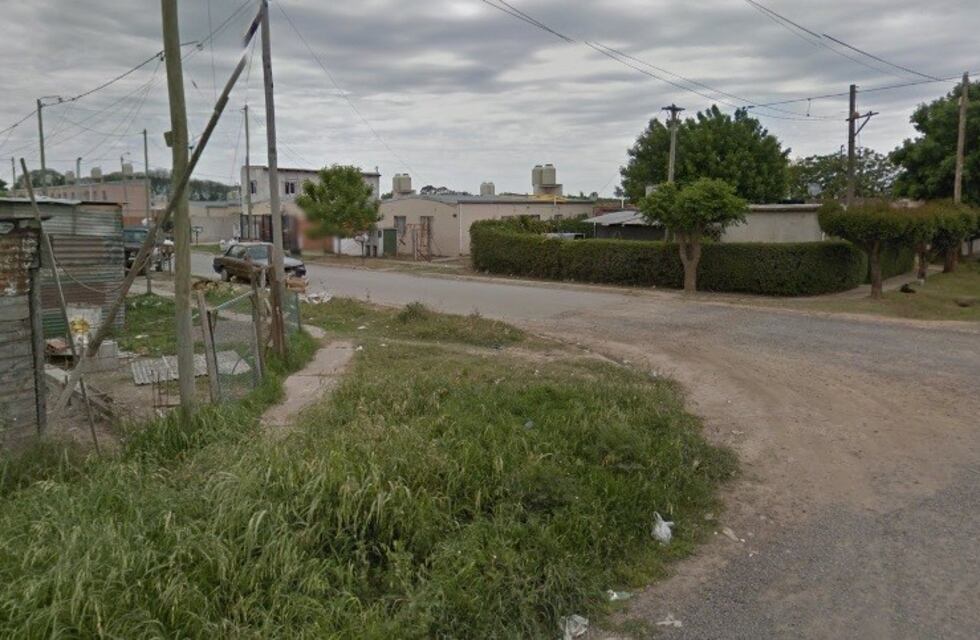 Balearon a un muchacho en la puerta de su casa y se dieron a la fuga