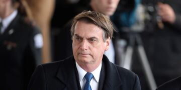 Tel Aviv (Israel), 31/03/2019\u002E- Brazilian President Jair Bolsonaro attends a welcoming ceremony after arriving at Ben Gurion Airport near Tel Aviv, Israel, 31 March 2019\u002E Jair Bolsonaro is in Israel for a four-day official visit\u002E (Brasil) EFE/EPA/ABIR SULTAN