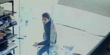 El ataque a la mujer en Villa María quedó registrado en lás cámaras de seguridad del negocio donde trabaja\u002E