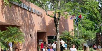 Rodríguez dijo que usa el dinero para ayudar a viajar a los que necesitan por temas de salud\u002E