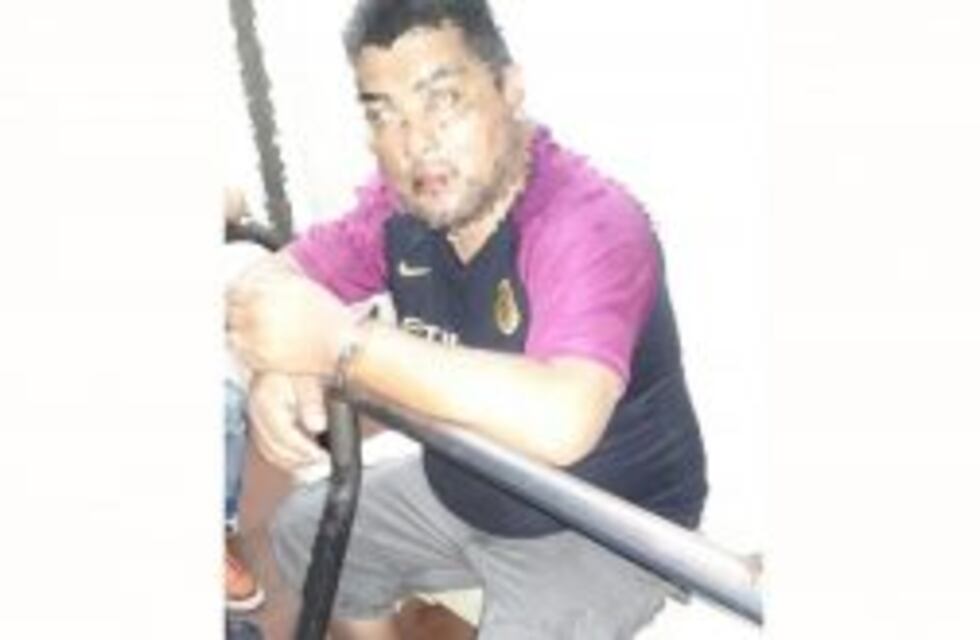 Le dieron una golpiza al subcomisario ladrón detenido en Bouwer