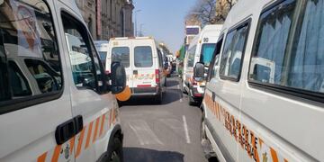 manifestación de transporte escolar\u002E Patio Olmos\u002E