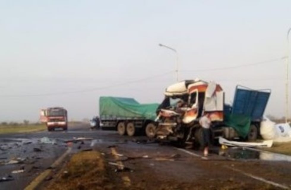 Dos camiones chocaron en un conocido cruce de ruta