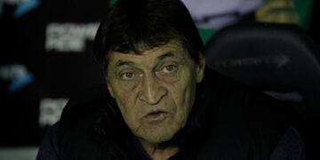 DYN208, BUENOS AIRES 25/08/2017, BANFIELD VS\u002E BELGRANO\u002E FOTO: DYN/ALBERTO RAGGIO\u002E cancha de banfield julio cesar falcioni campeonato torneo superliga de primera division futbol futbolistas partido banfield belgrano de cordoba