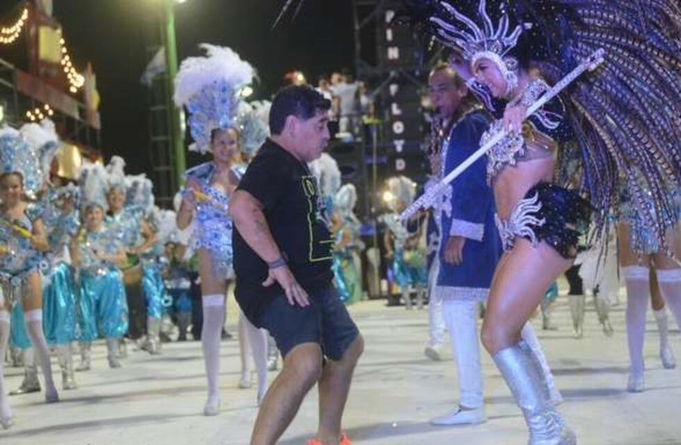 Maradona la rompió en el corso de la capital de Corrientes