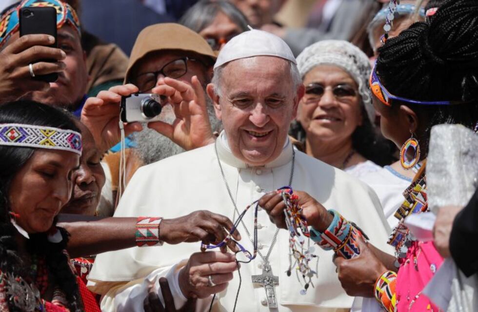 El papa Francisco impulsa el primer partido de fútbol femenino en el Vaticano