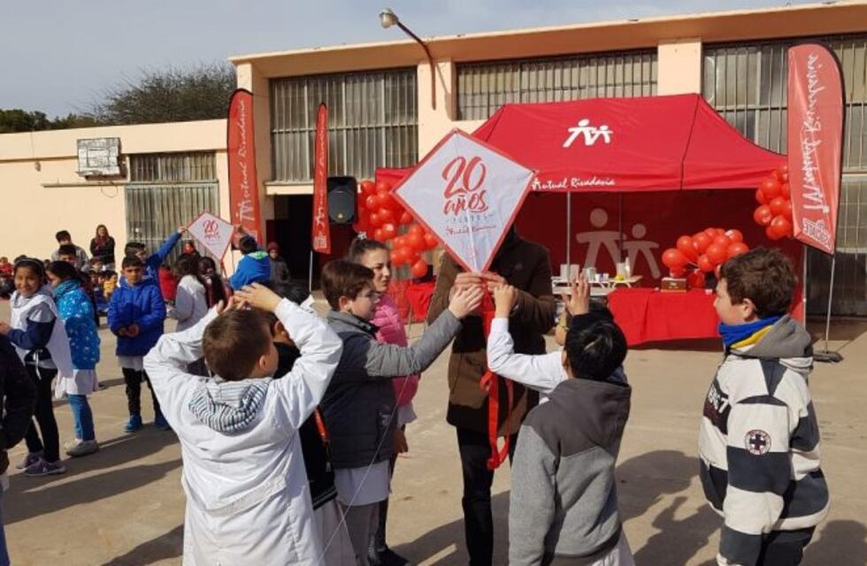 Los niños de Río Primero, celebran su día remontando sueños