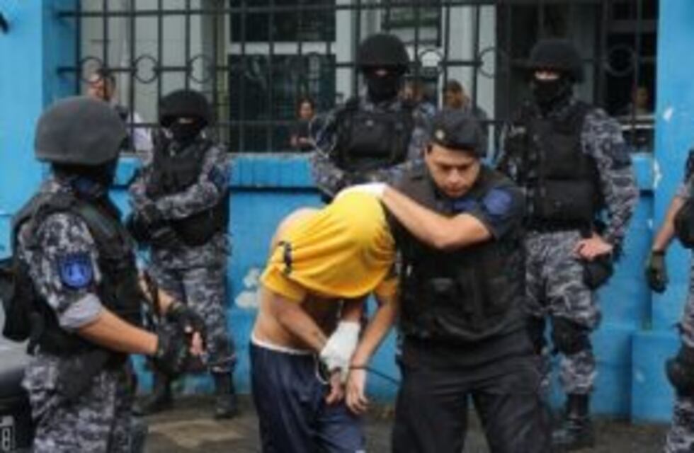 Tras los traslados masivos a penales, sólo quedan 20 presos alojados en comisarías rosarinas