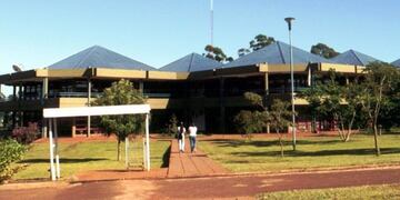 Ingreso al edificio de Ciencias Económicas en el Campus de la UNaM donde funcionará Derecho de la UNNE\u002E (Universidad)