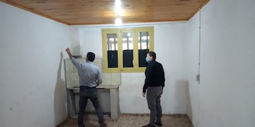 Recorrida de Adolfo Safrán, ministro de Misiones, por instalaciones del Hogar de Madres en Apóstoles\u002E