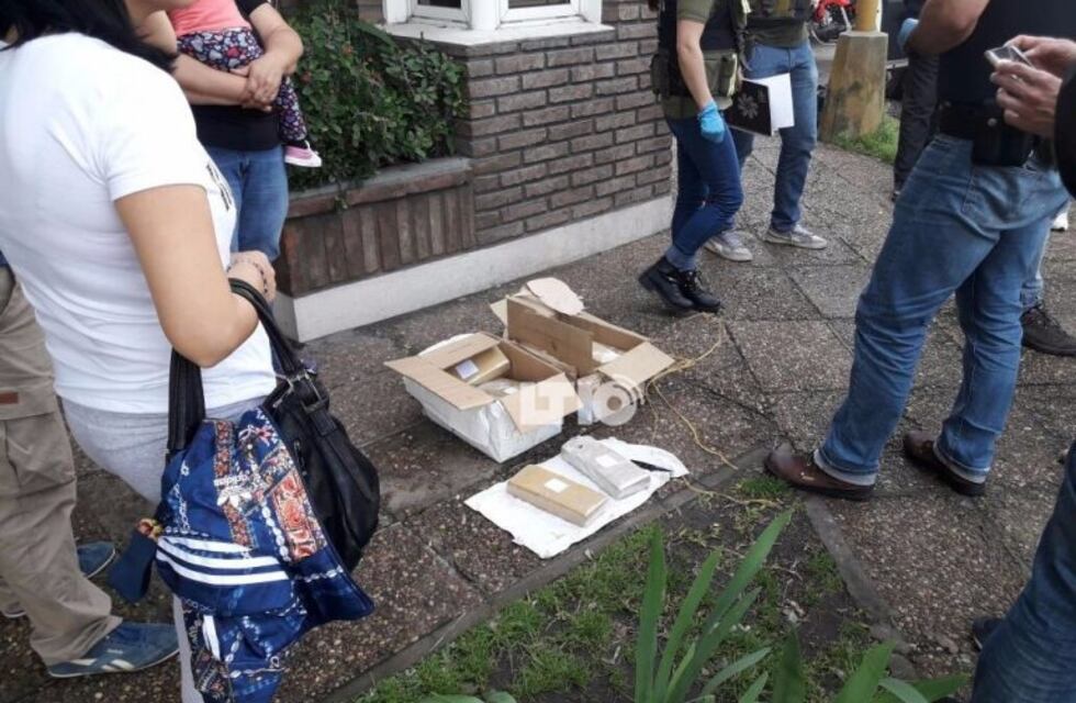 Les enviaron droga por encomienda y al retirar los paquetes, fueron detenidos