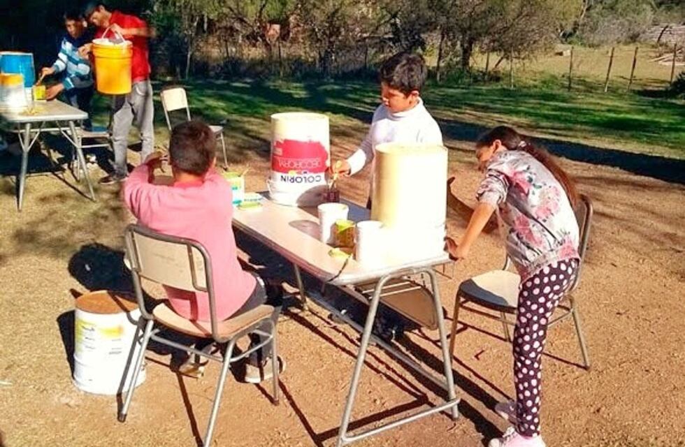 Los niños de Ojo de Agua disfrutan los sábados de talleres multidisiplinarios