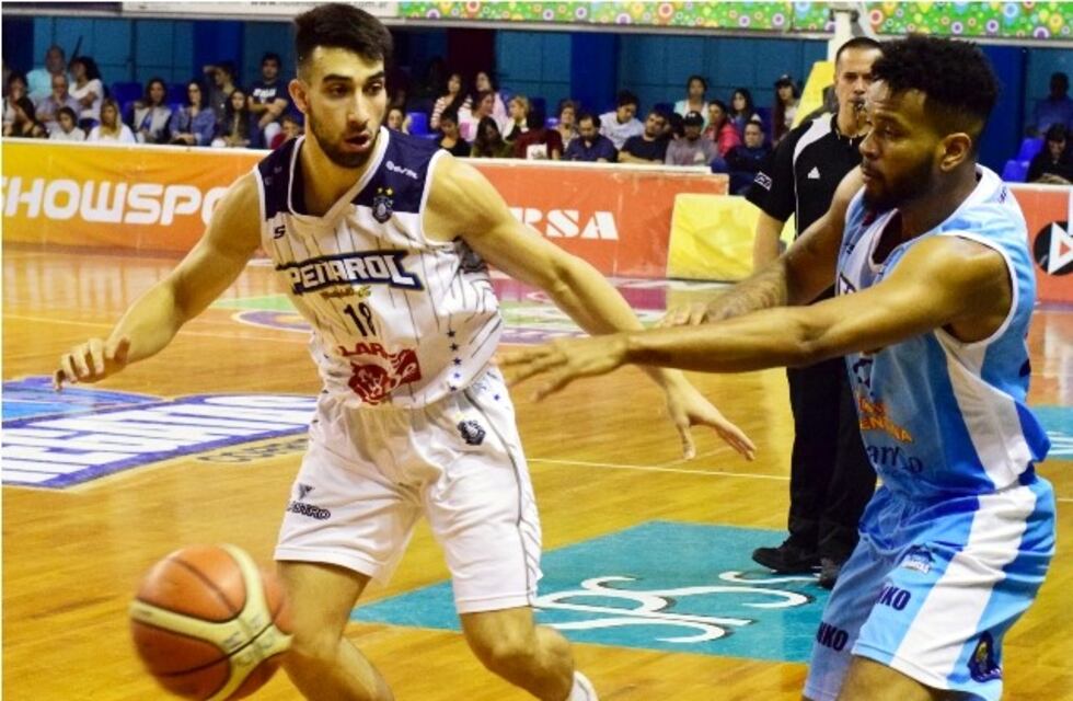 Ganó Regatas Corrientes