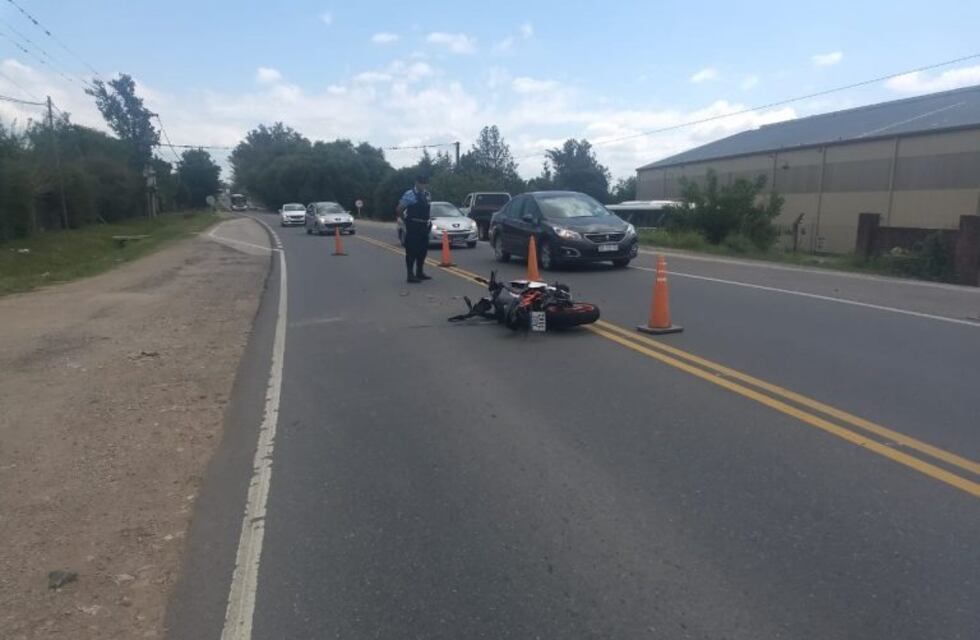 Villa Camiares: giró en "U" y provocó que una motocicleta lo chocara