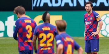 Barcelona's Argentine forward Lionel Messi (R) reacts during the Spanish League football match between Celta Vigo and Barcelona at the Balaidos stadium in Vigo on June 27, 2020\u002E (Photo by STR / AFP)