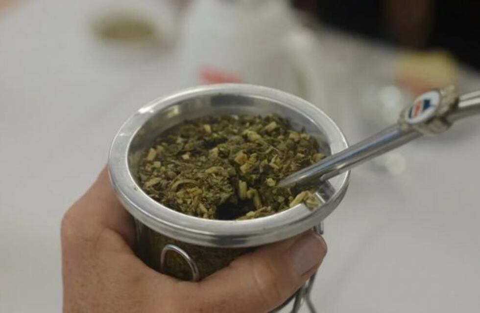 La Anmat prohibió la comercialización de un termo, una yerba mate y un alfajor