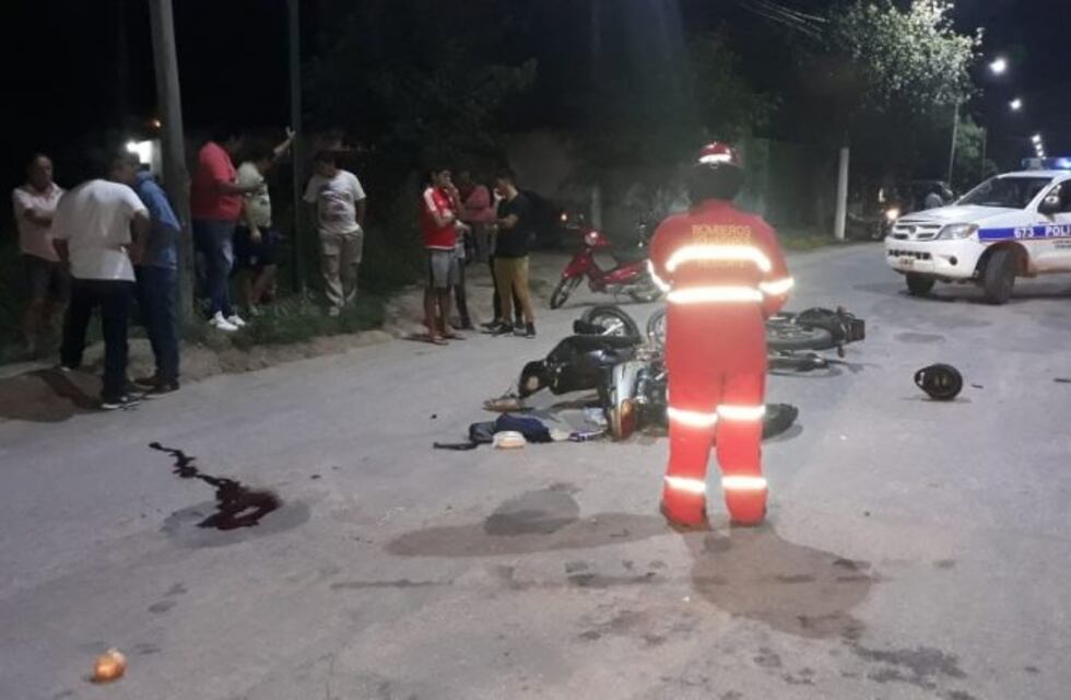 Mujer muere tras un choque de motocicletas