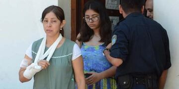 La docente atacada por el alumno de 14 años dijo que todavía no quiere ni pasar por la calle de la escuela\u002E