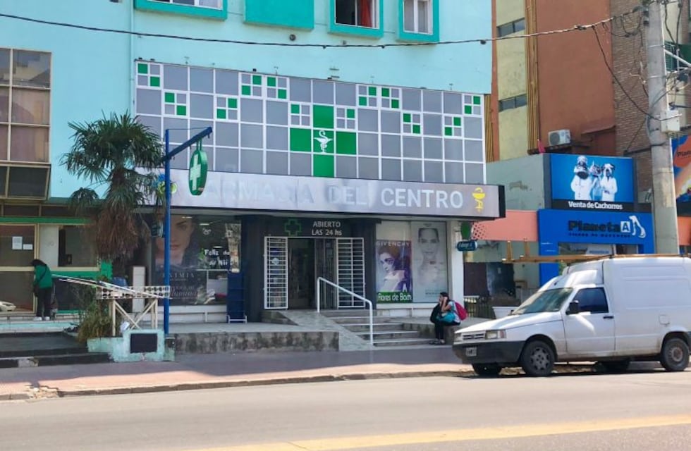 Este sábado reabrió sus puertas la "Farmacia del Centro"