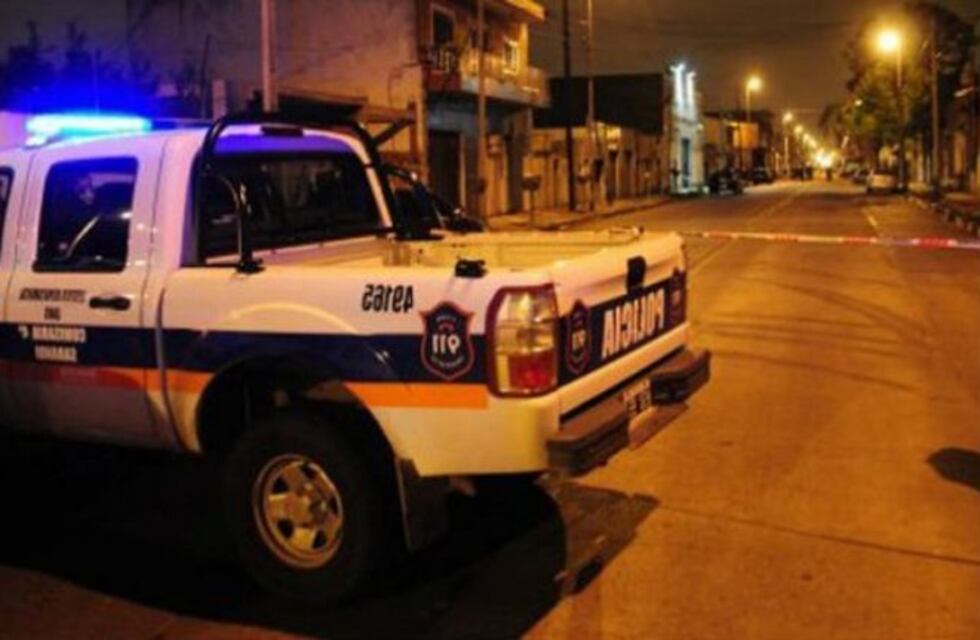 Una joven fue a saludar a su madre y la encontró degollada en el baño y a su pareja ahorcado en el lavadero