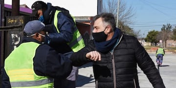 Recorrida de Luis Castellano por la obra de pavimento