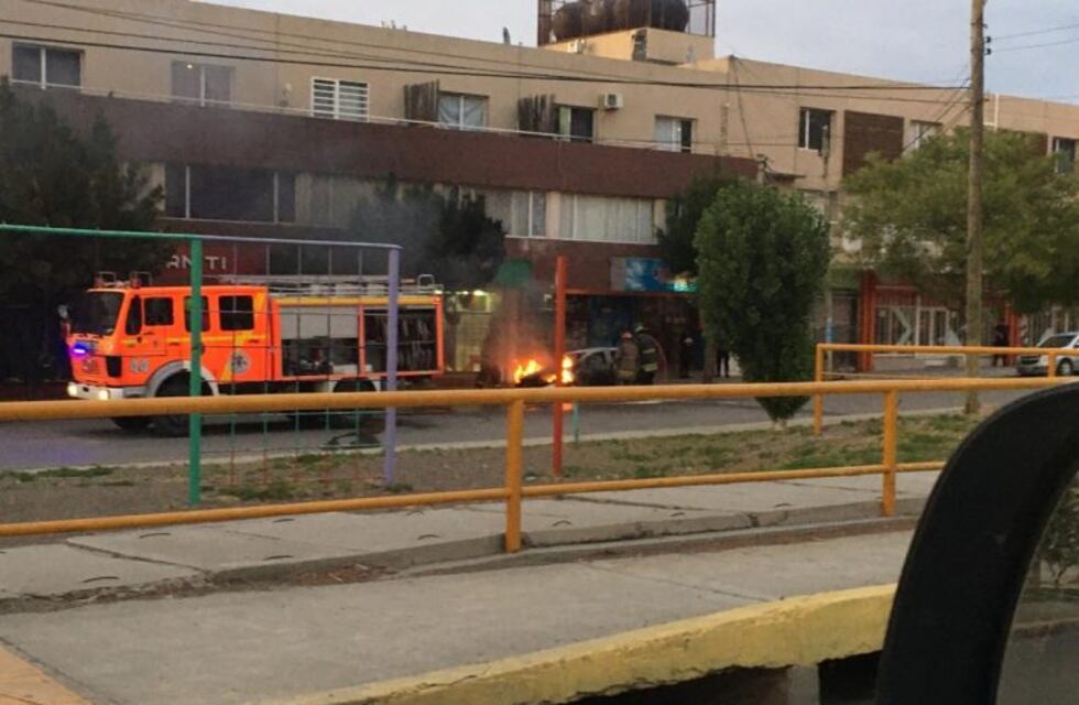 Incendio de vehículos en zona de La Loma