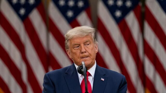 El presidente Donald Trump habla desde el Jardín de las Rosas en la Casa Blanca (AP)