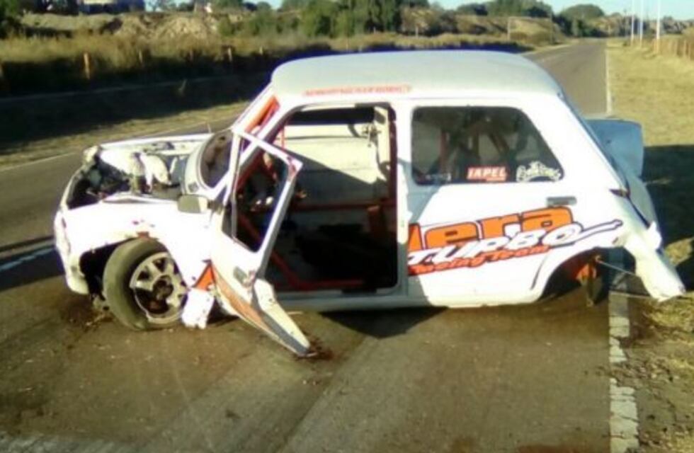 Una niña de 12 años probaba un auto para las picadas, chocó y su hermano está grave