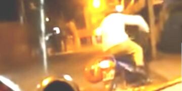 Intentó impedir el robo de una moto en La Falda\u002E