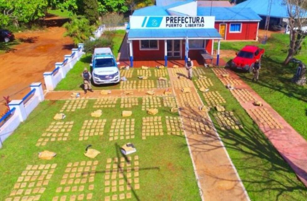 Prefectura encontró una camioneta abandonada con casi una tonelada de marihuana
