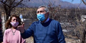 El ministro Massei entregó ayudas económicas a damnificados por los incendios\u002E (Foto: Gobierno de Córdoba)\u002E