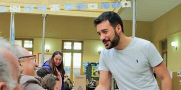 Cacace tras votar, saludó a todos los fiscales y autoridades de mesa\u002E