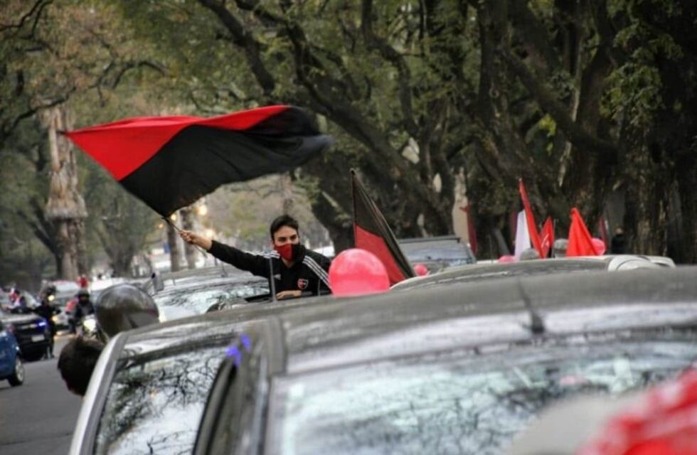 La caravana de hinchas de Newell's pidiendo por Lionel Messi