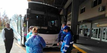 Comienzan los traslados de personas que quedaron varadas en el país (CNRT)